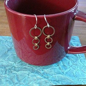 Delicate drop earrings 🌼